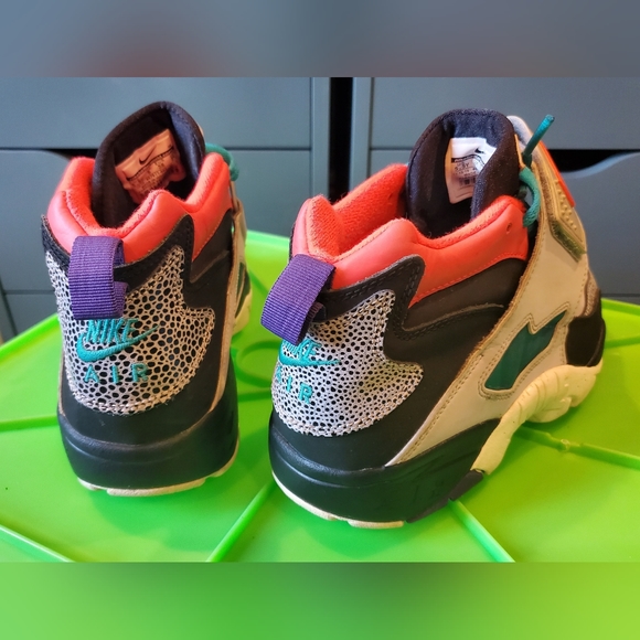 NIKE AIR DIAMOND TURF 2 GS ☆ Wolf Grey Crimson ☆ SIZE 5.5Y or 7 US WOMENS ☆ EUC - Picture 7 of 12